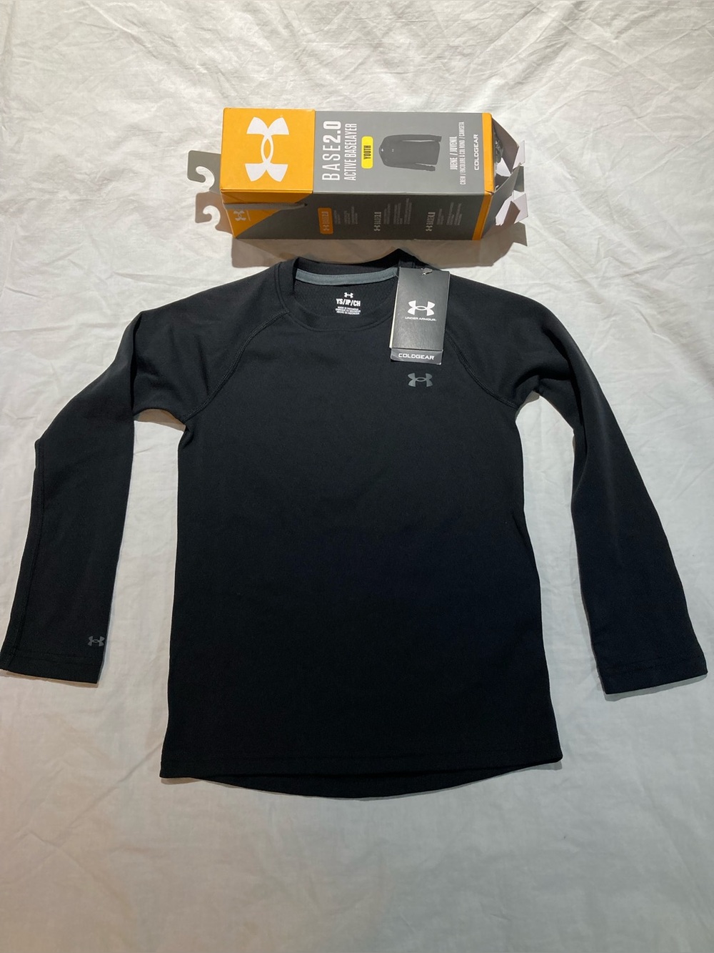 Under Armour active base layer 2.0 long sleeve shirt. Youth size small, NWT!